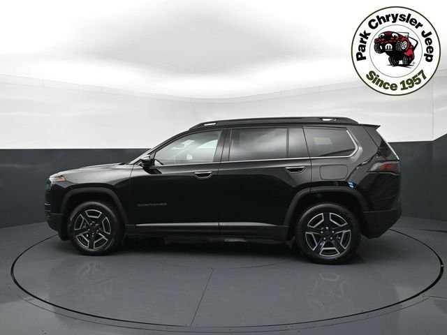 New 2026 Diamond Black Crystal Pearl-Coat Exterior Paint Jeep Limited image 3