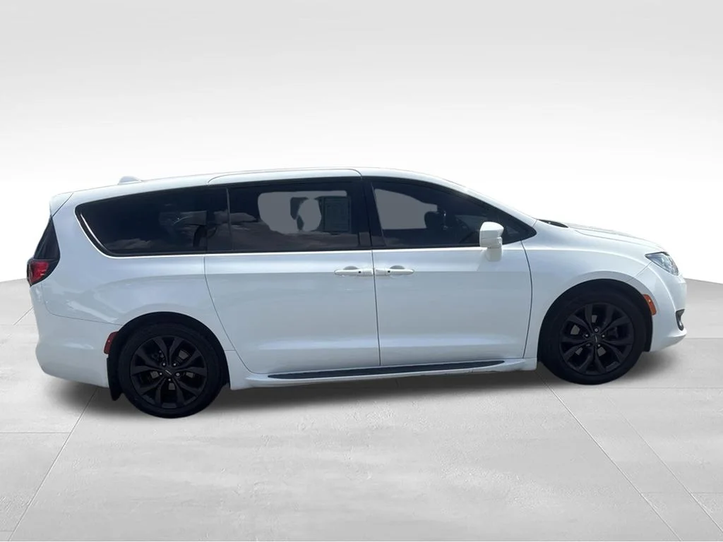 Used 2020 White Chrysler Touring image 32