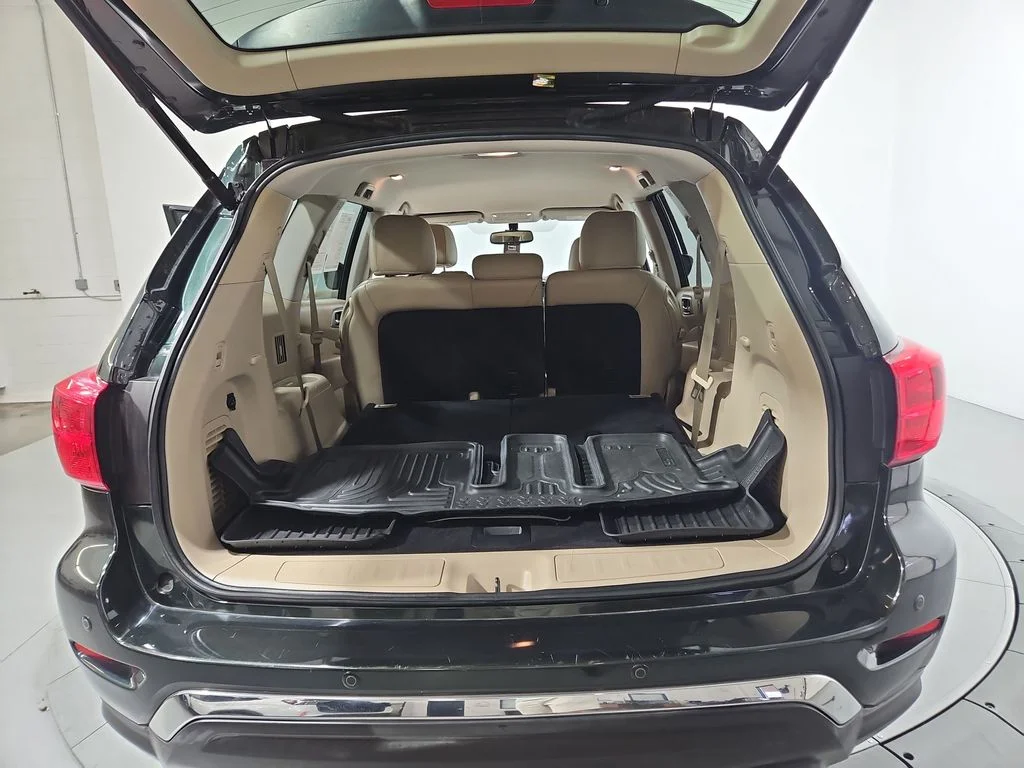 Used 2018 Green Nissan SL image 23