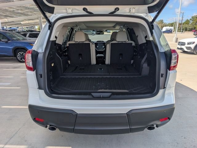 New 2026 CRYSTAL WHITE PEARL Subaru Limited 7-Passenger image 21