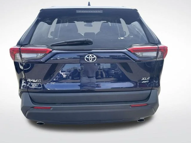 Used 2025  Toyota XLE image 4