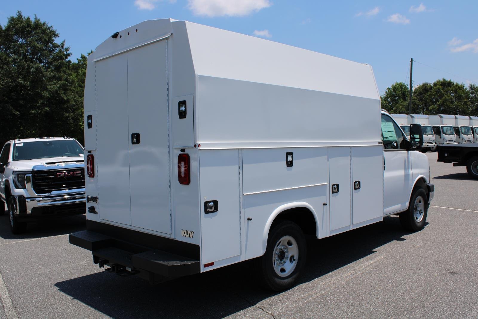 New 2025 Summit White GMC 1WT image 4