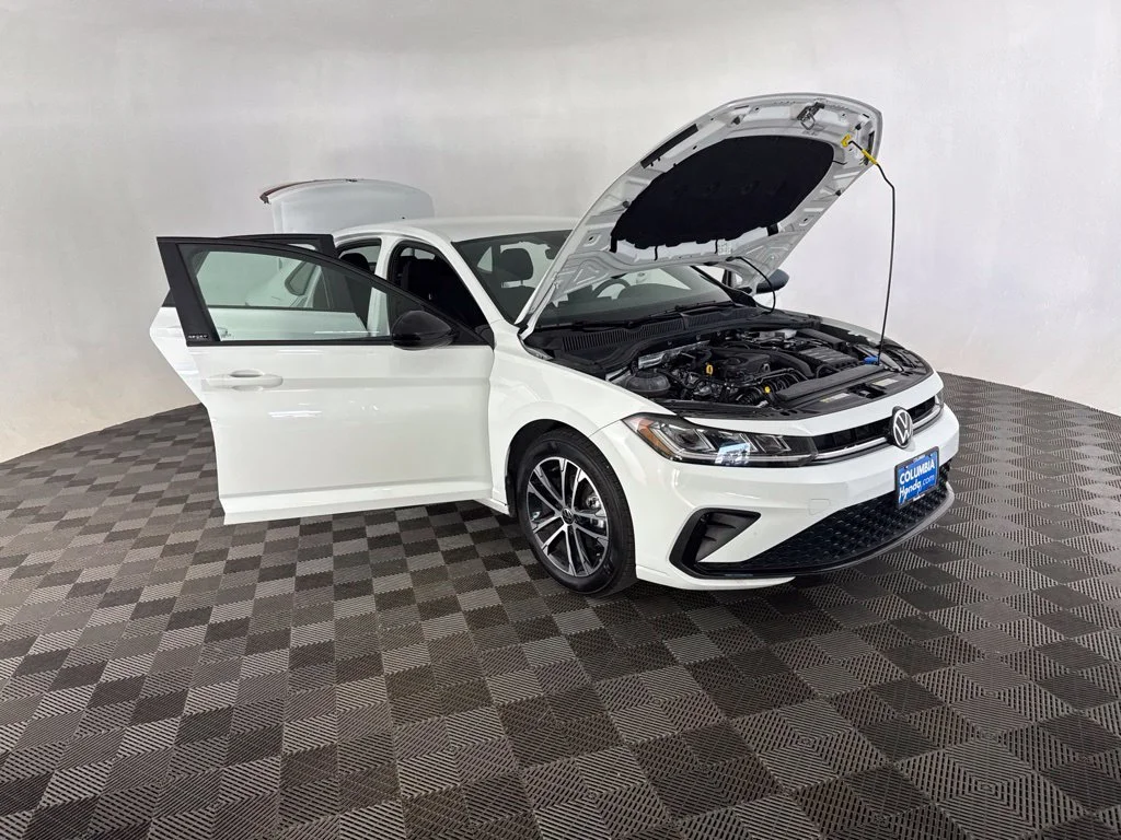 Used 2025 White Volkswagen 1.5T Sport image 13