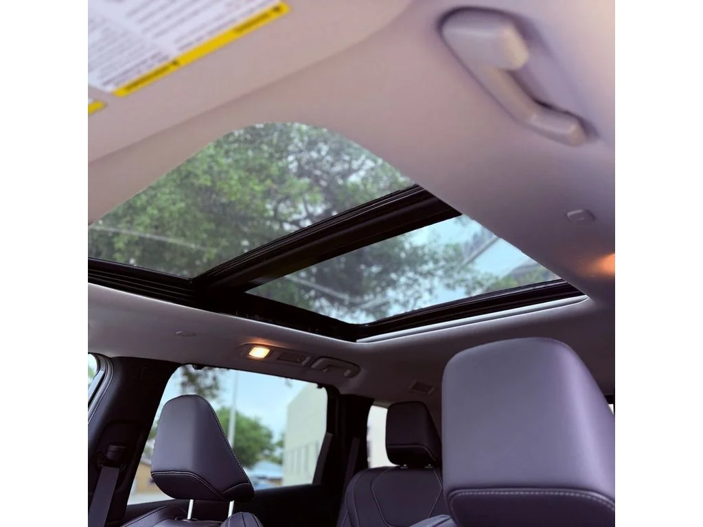 New 2026 Grand Blue INFINITI Luxe FWD image 21