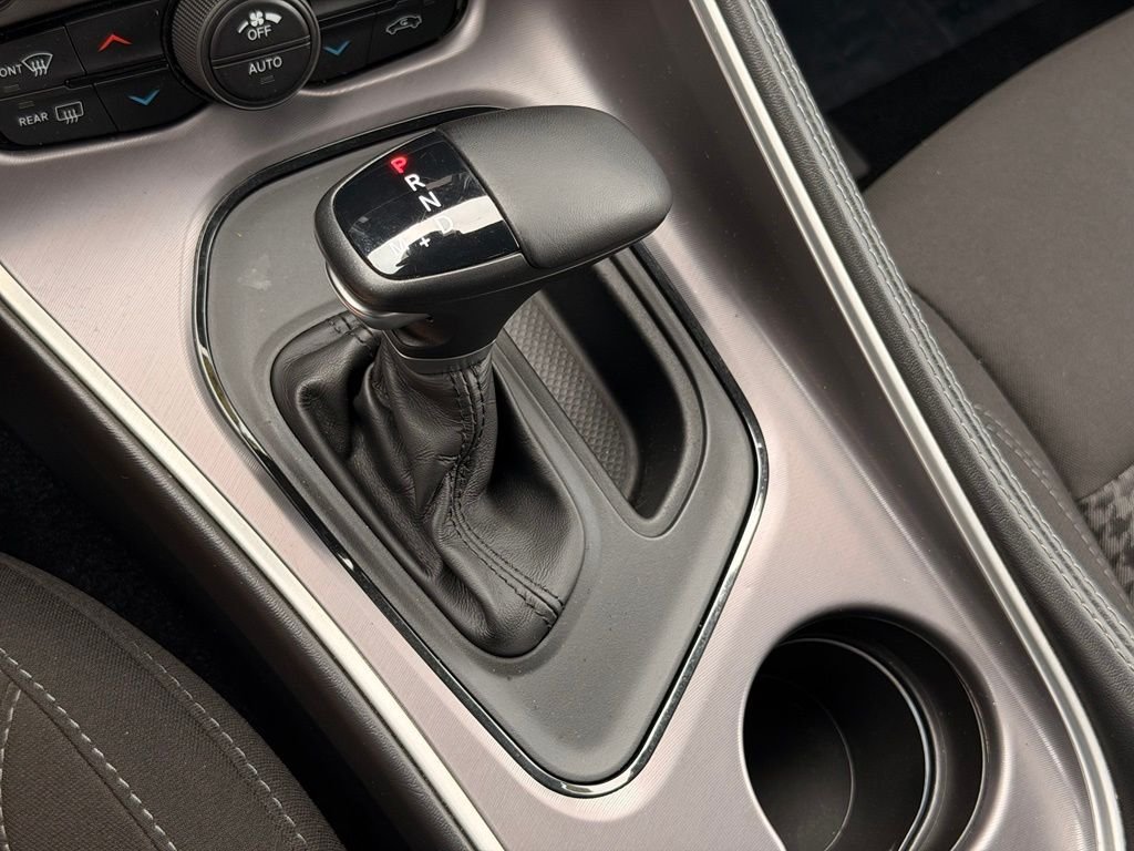 Used 2022 Green Dodge SXT image 32