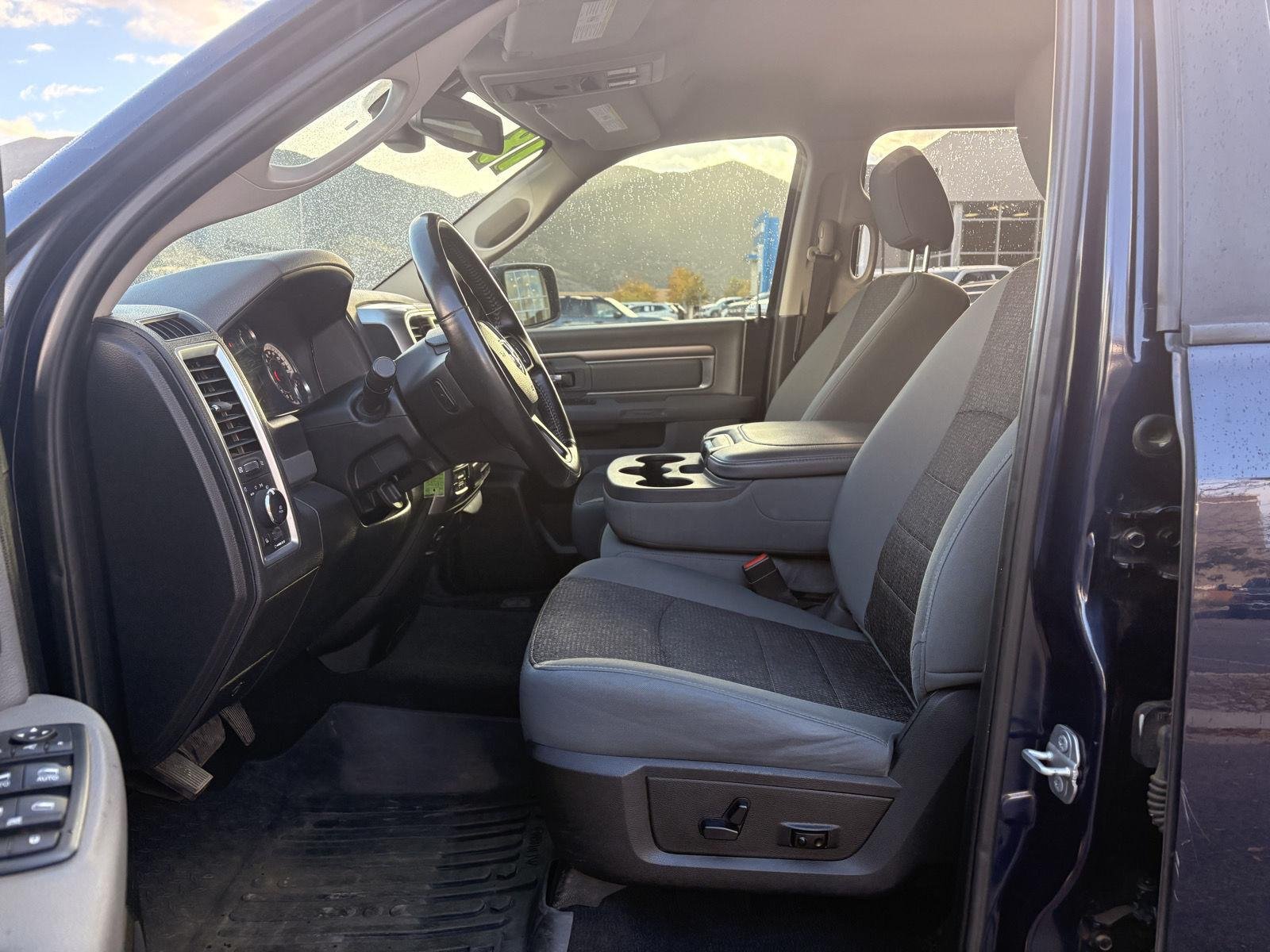 Used 2018 True Blue Pearlcoat Ram Big Horn image 8
