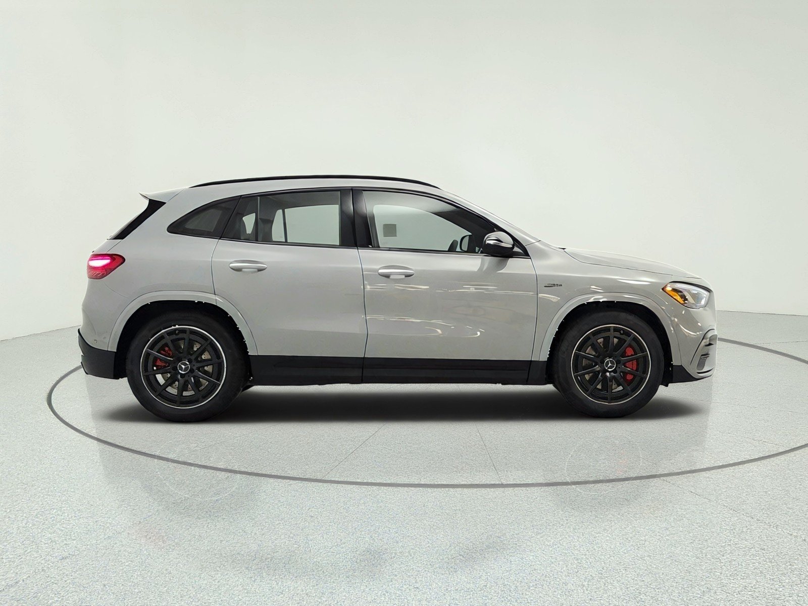 New 2026 MANUFAKTUR Alpine Grey Mercedes-Benz AMG® GLA 35 4MATIC SUV image 4