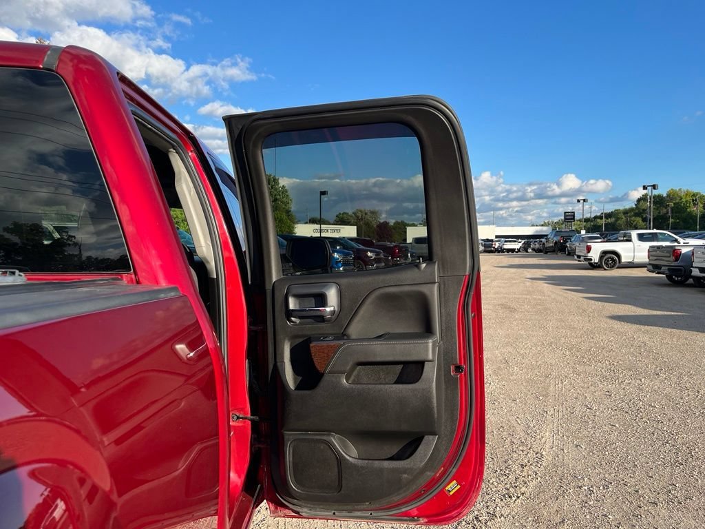 Used 2019 RED QUARTZ TINTCOAT GMC SLE image 31