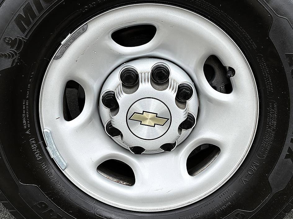 Used 2025 Summit White Chevrolet Work Van image 8