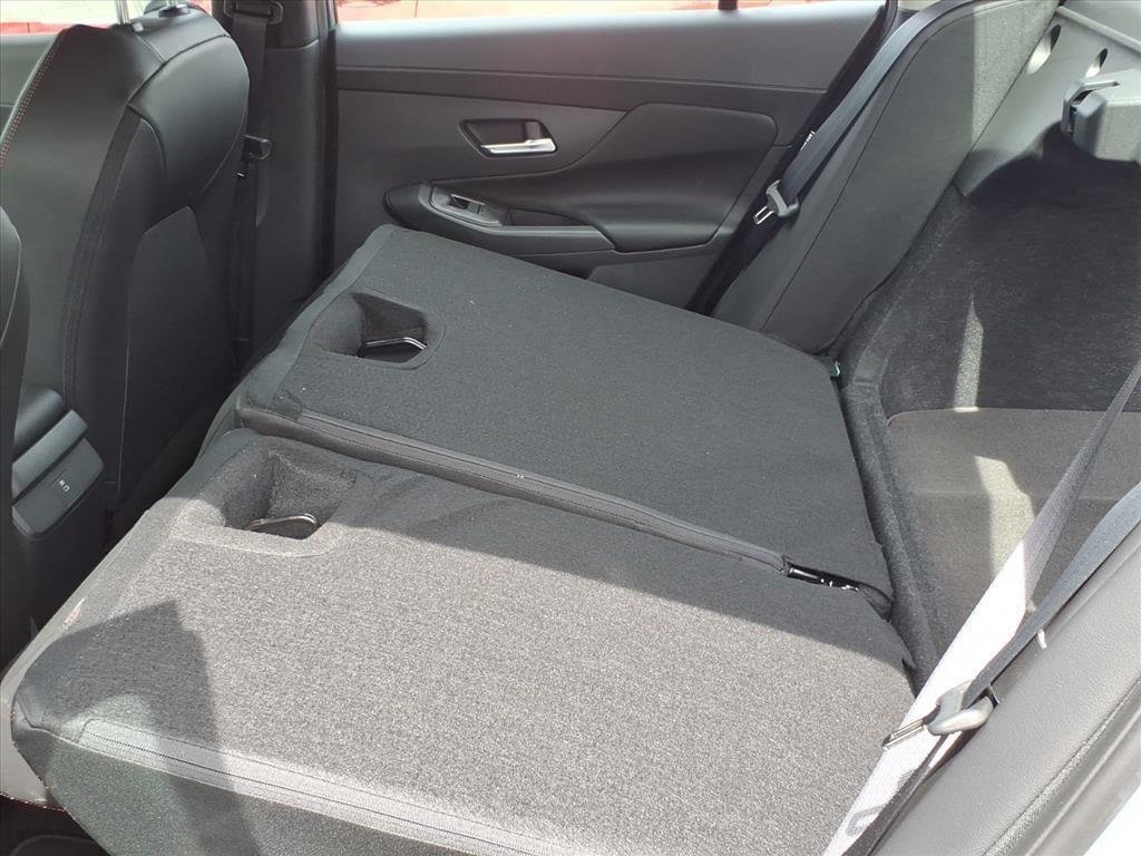 New 2026 Atlantic Gray Metallic / Super Black Two-tone Nissan SR image 25