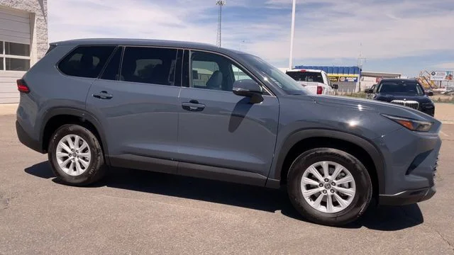 Used 2026 White Toyota XLE image 3