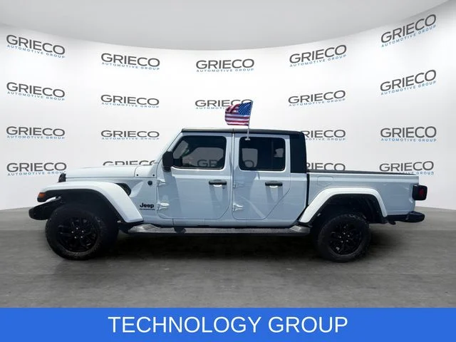 Used 2022 White Jeep Altitude image 4