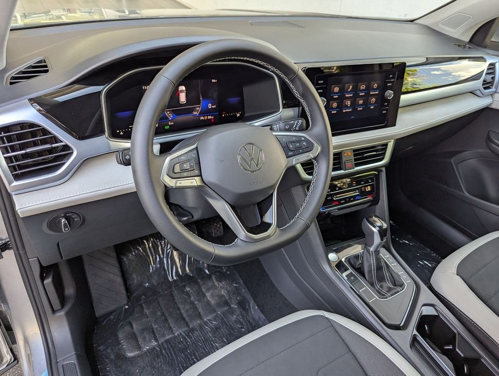 2025 Volkswagen Taos SE - Photo 9