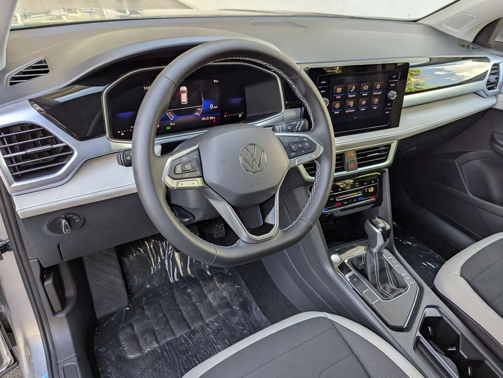2025 Volkswagen Taos SE - Photo 9