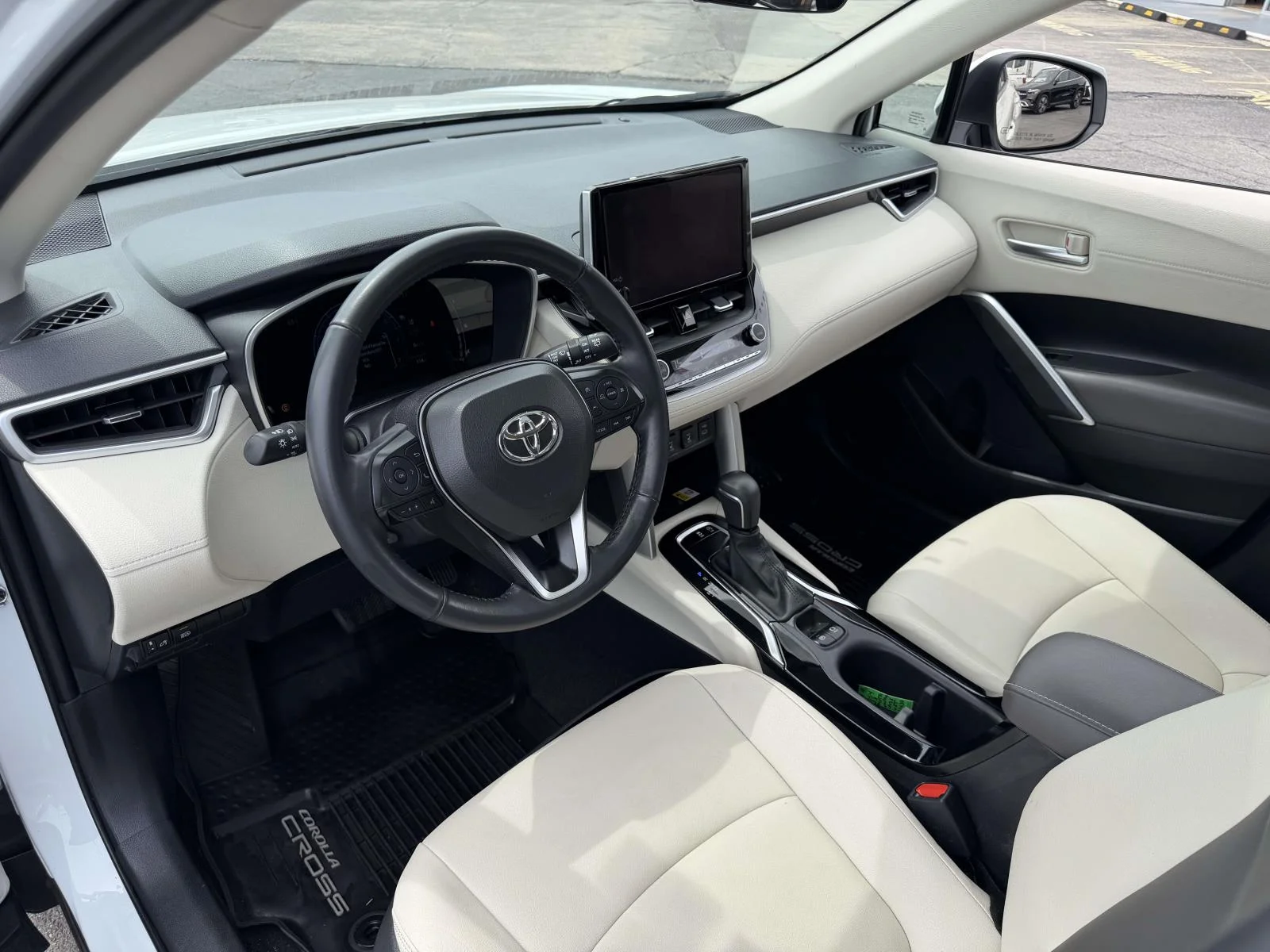 2023 Toyota Corolla Cross XLE - Photo 21