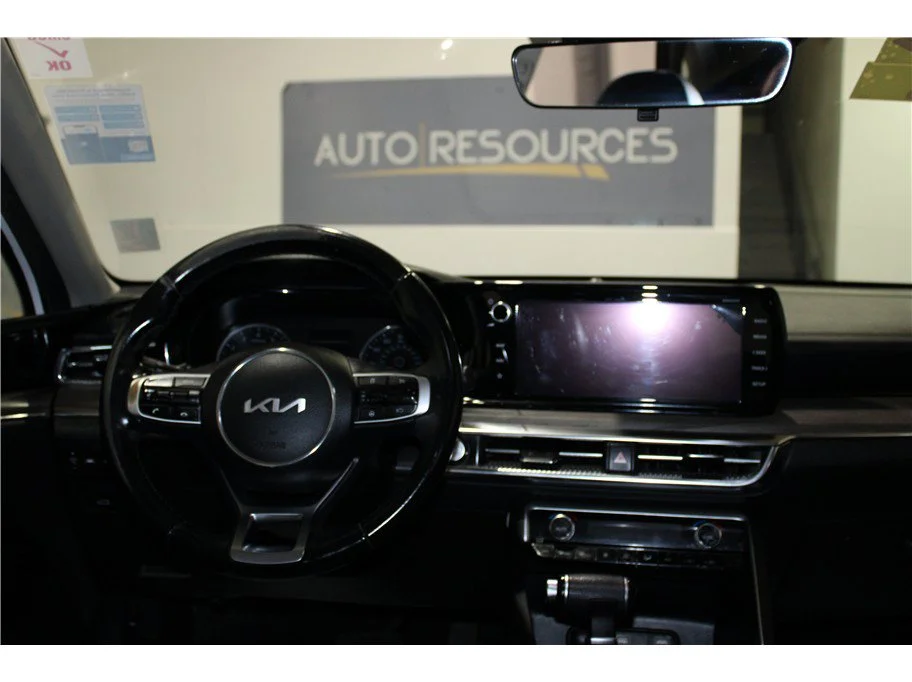 Used 2024 Glacial White Pearl Kia EX image 15