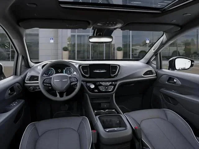New 2026 Diamond Black Crystal Pearl-Coat Exterior Paint Chrysler Limited image 118