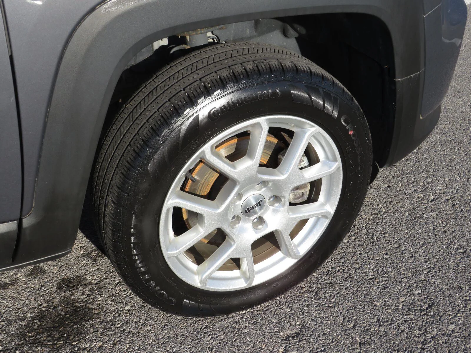 Used 2023 Graphite Gray Jeep Latitude image 11