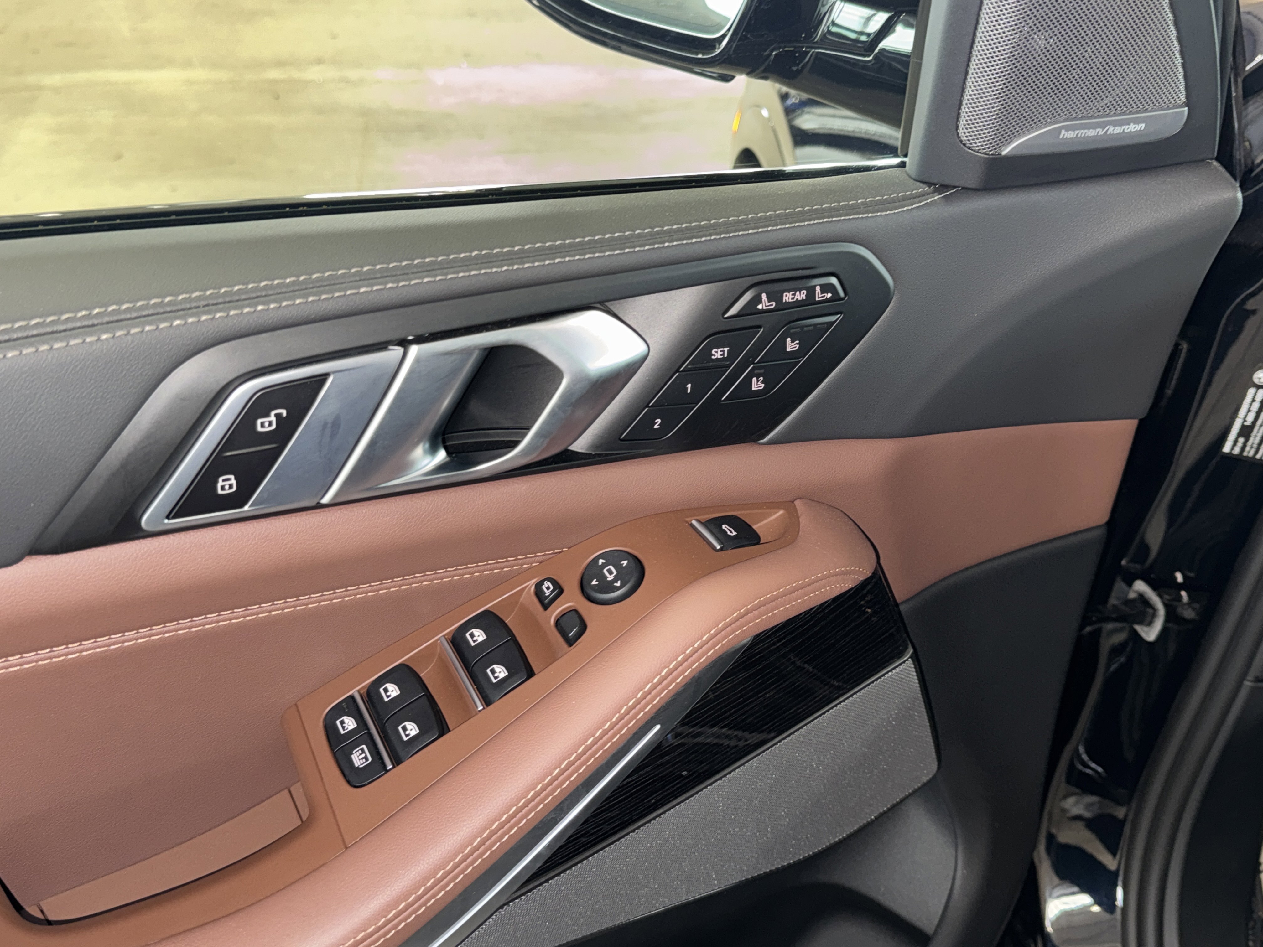 Used 2026 Carbon Black Metallic BMW M60i image 19