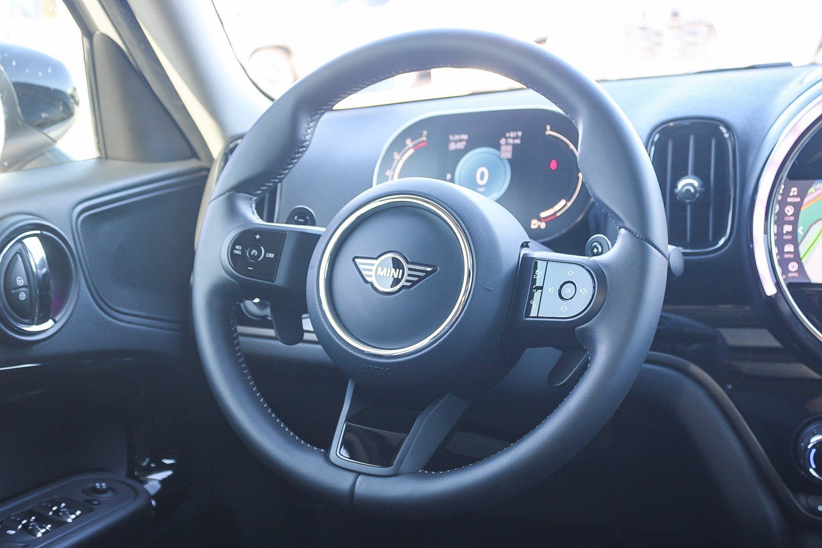 Used 2023 Nanuq White Metallic MINI  image 15