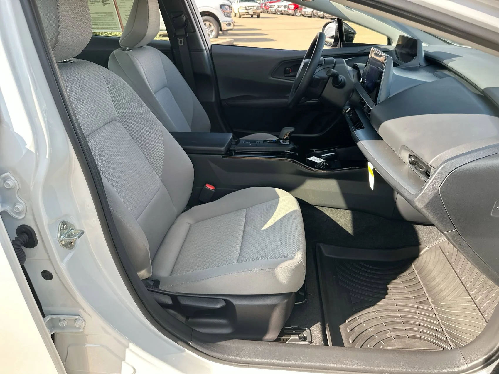 2025 Toyota Prius LE - Photo 22