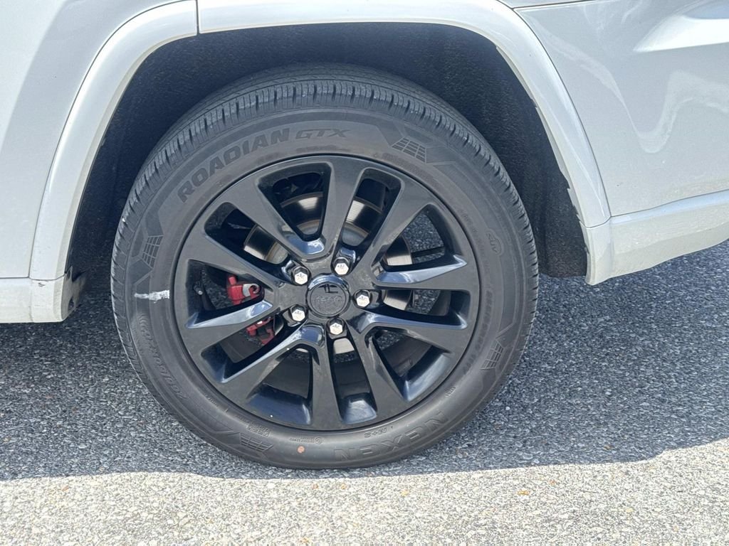 Used 2019 White Jeep Altitude image 3