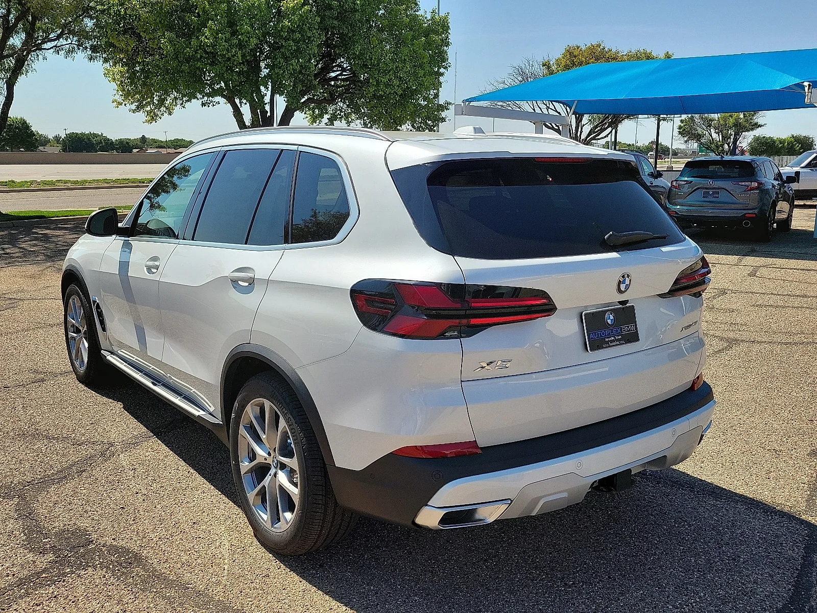 New 2026 Skyscraper Grey BMW xDrive40i All-Wheel Drive Sports Activity Vehicle image 3