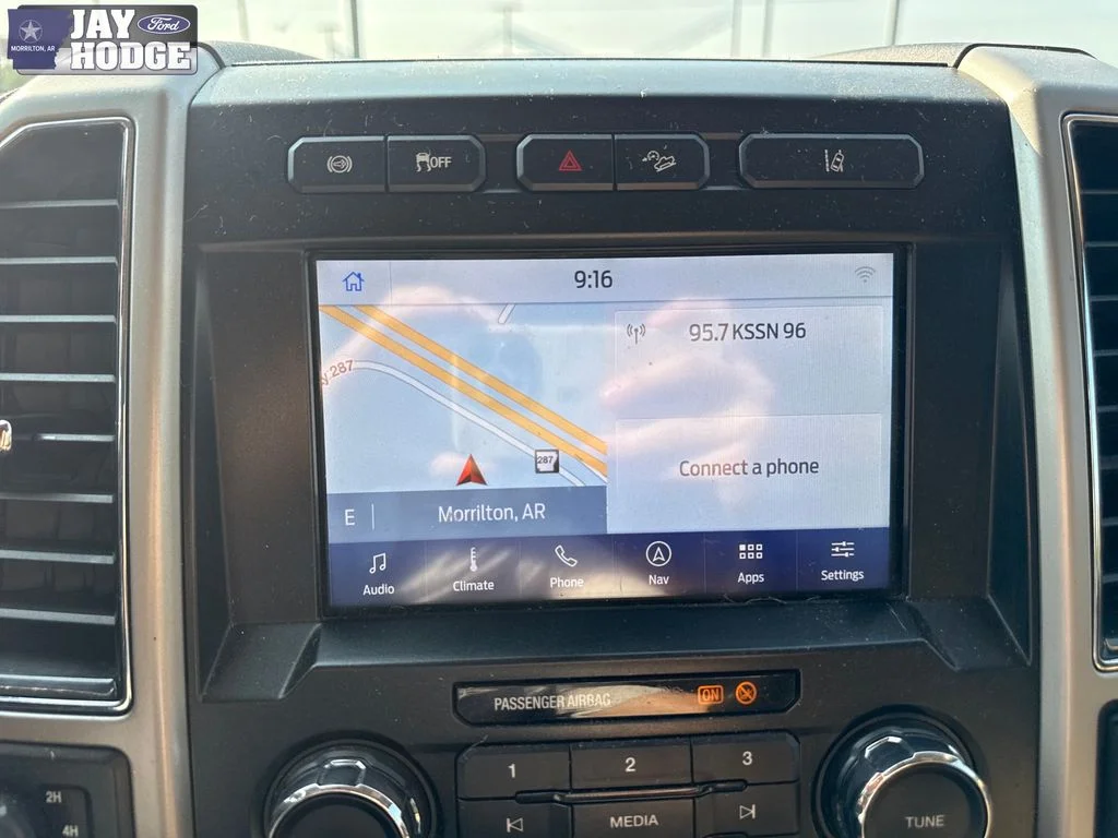 Used 2020 Oxford White Ford Lariat image 24