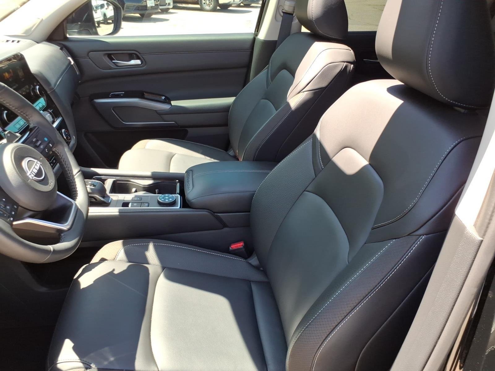 Used 2025 Super Black Nissan SL image 11