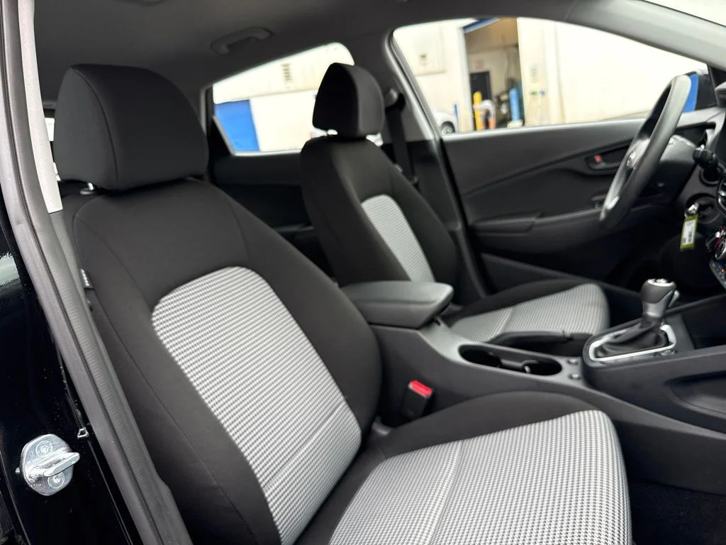 Used 2023 Abyss Black Pearl Hyundai SE image 32