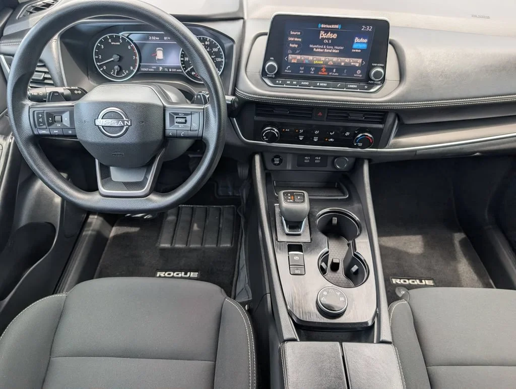 Used 2025 Grey Nissan S image 8