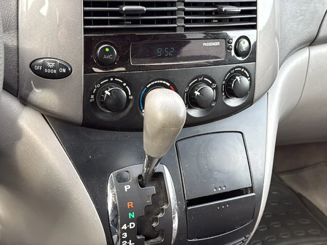 Used 2010 Silver Toyota LE image 21