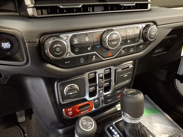 New 2027 White/off-white Jeep Mojave image 12