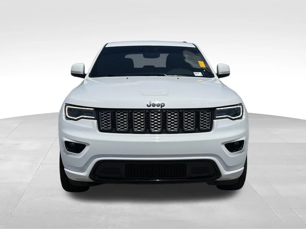 Used 2020 White Jeep Altitude image 24