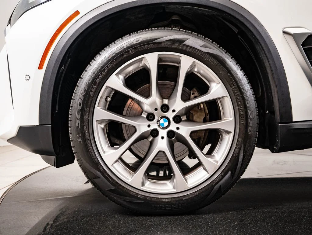 Used 2024 Mineral White Metallic BMW xDrive40i image 13