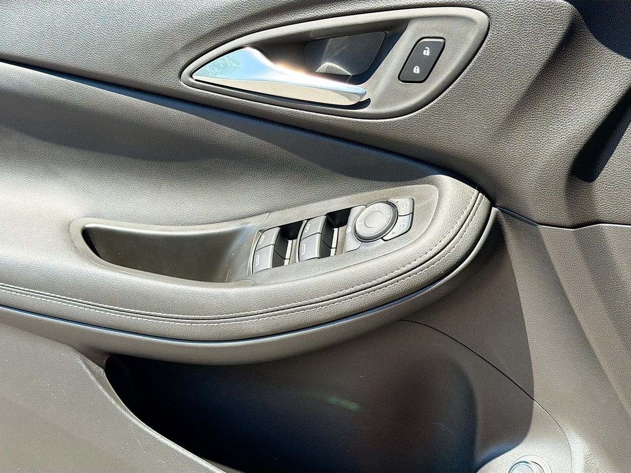 Used 2025 Black Buick Preferred image 19