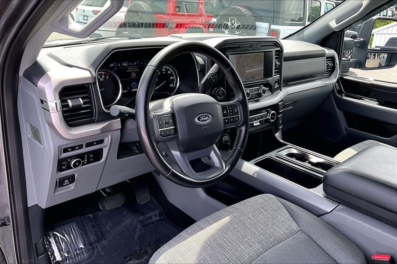 Used 2023 CARBONIZED GRAY METALLIC Ford XLT image 19
