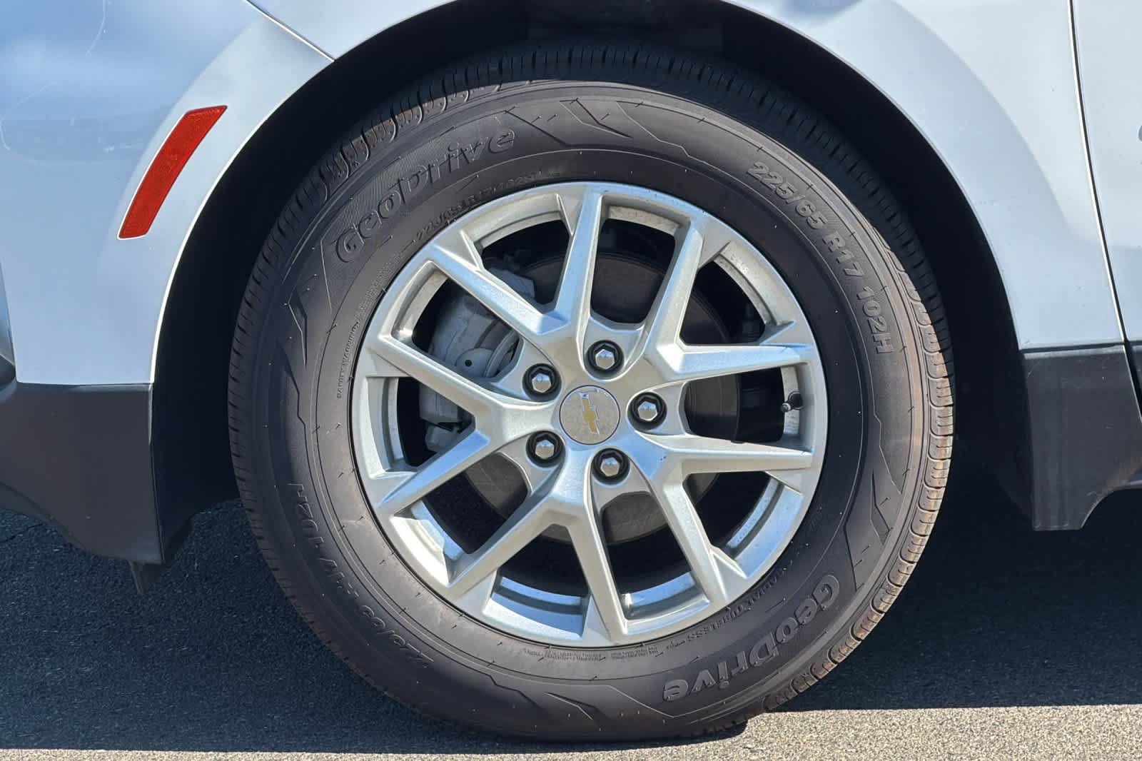 Used 2022 Summit White Chevrolet LT image 30