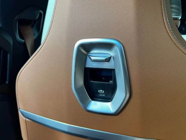 2025 BMW 7 Series 760i - Photo 33