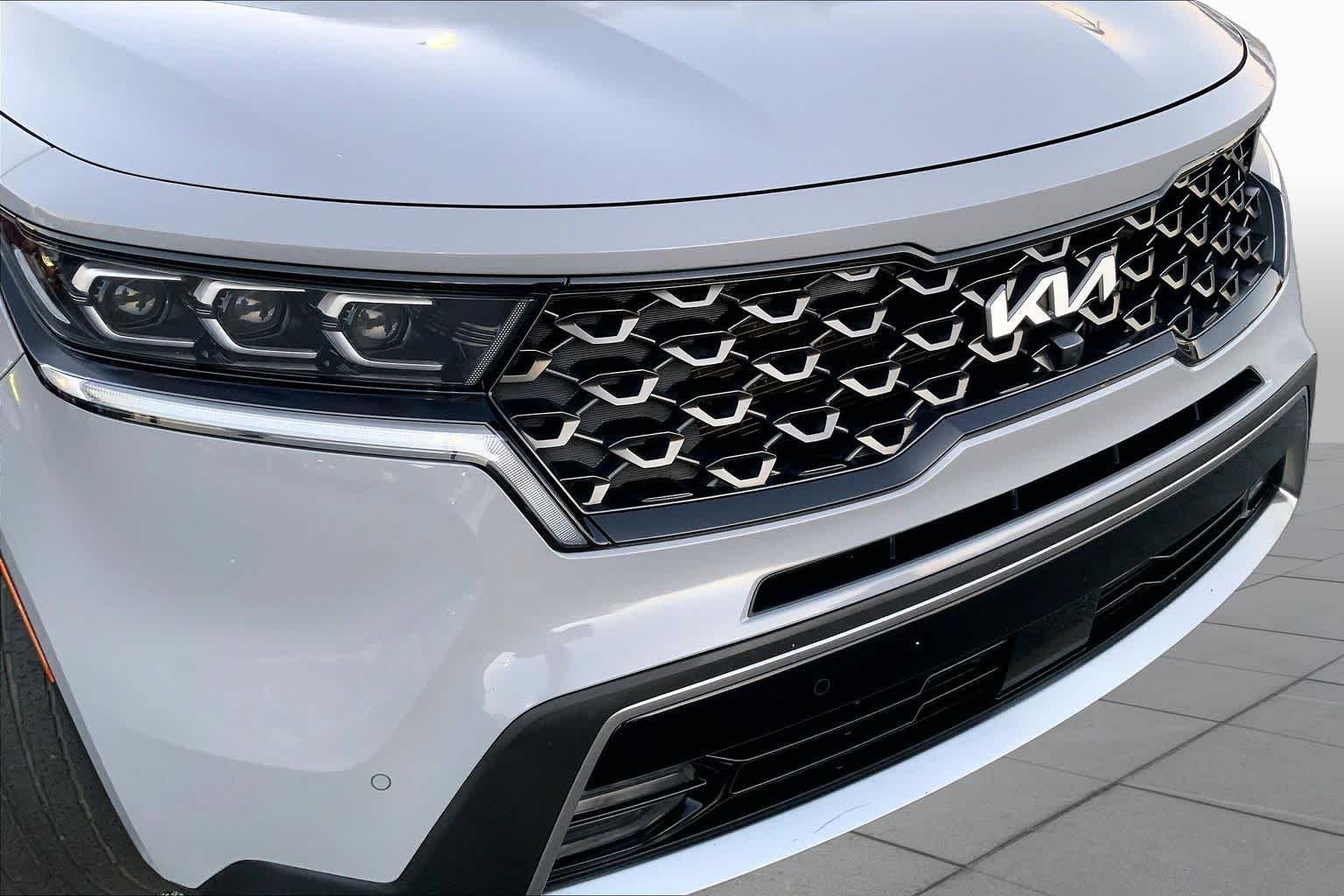 Used 2022 Wolf Gray Kia X-Line SX Prestige image 27