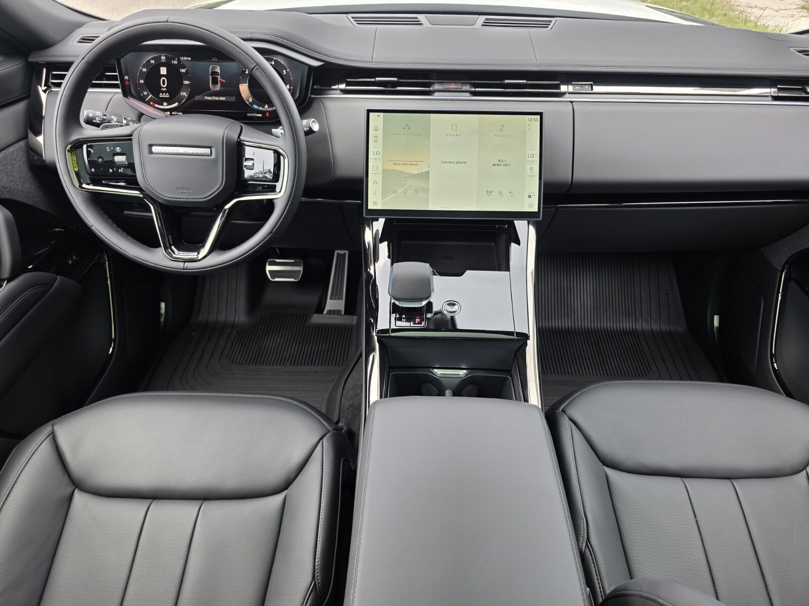 New 2026 Fuji White Land Rover P400 Dynamic SE image 4