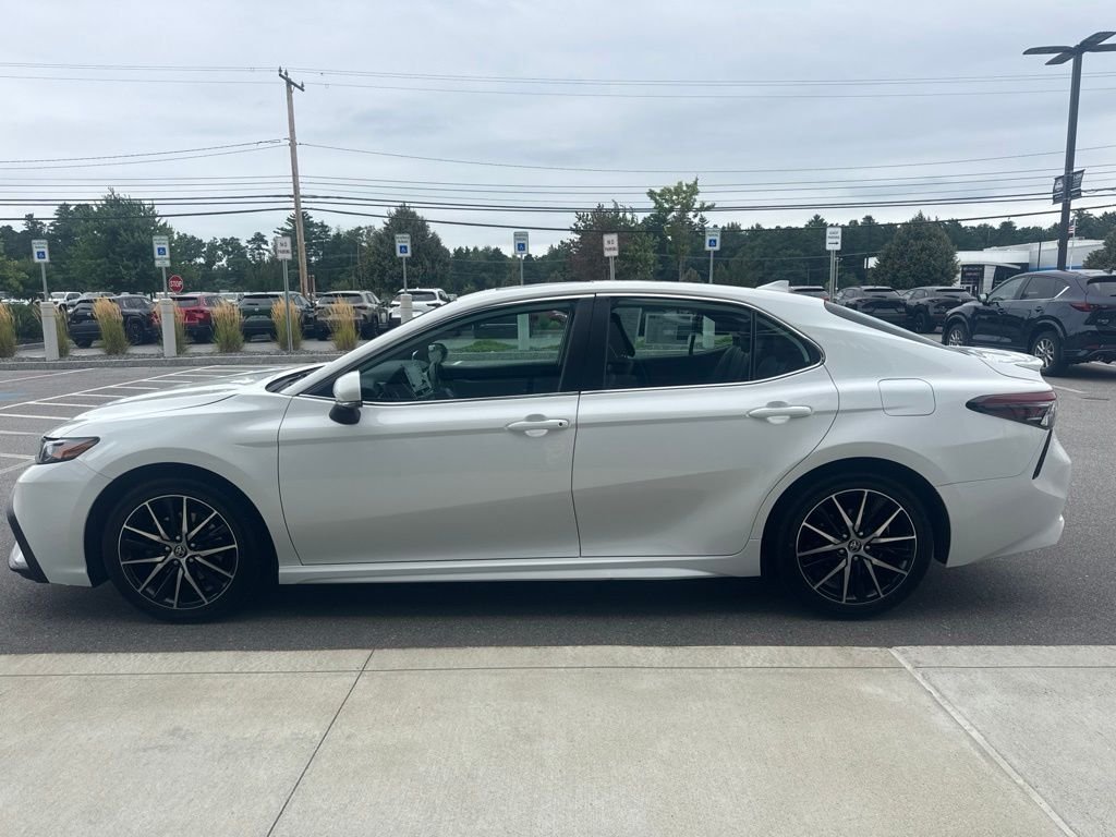 Used 2024 Ice Toyota SE image 3