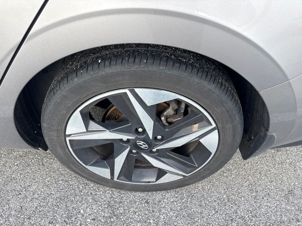 Used 2022 Gray Hyundai SEL image 9