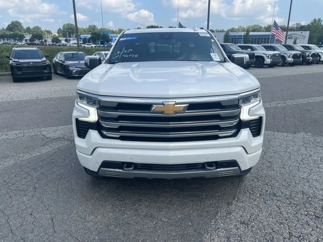 Used 2024 Beige Chevrolet High Country image 2