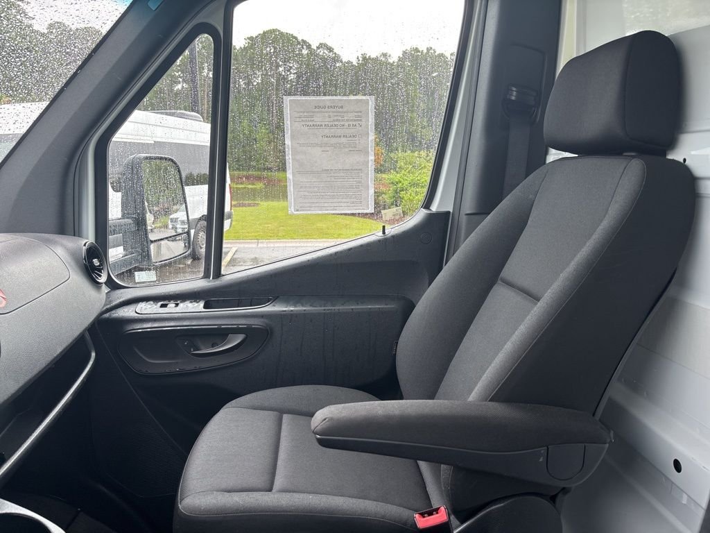 Used 2021  Freightliner w/ 16