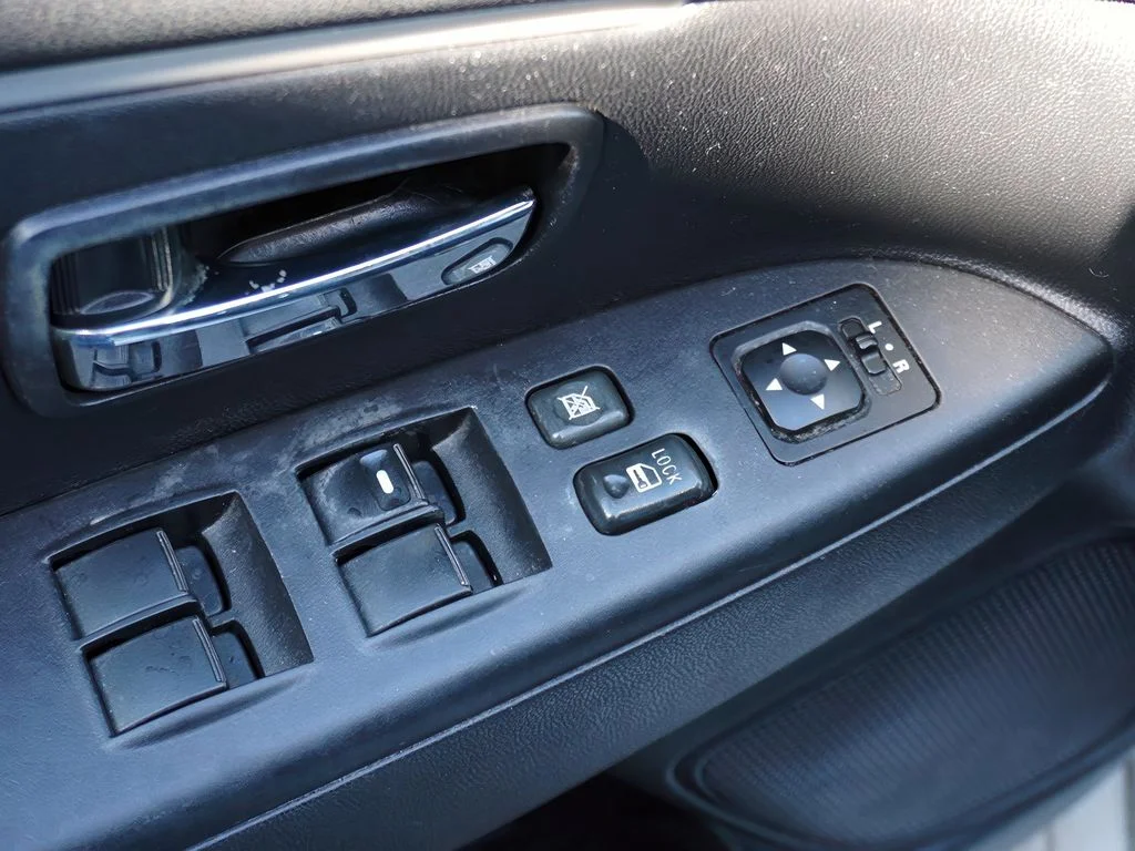 2011 Mitsubishi Outlander Sport ES - Photo 16