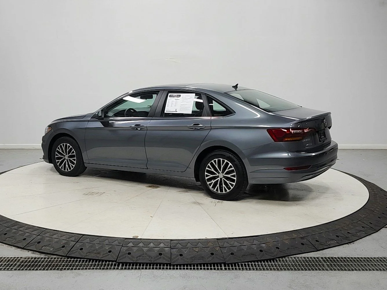 Used 2019 Gray Volkswagen 1.4T SE image 6