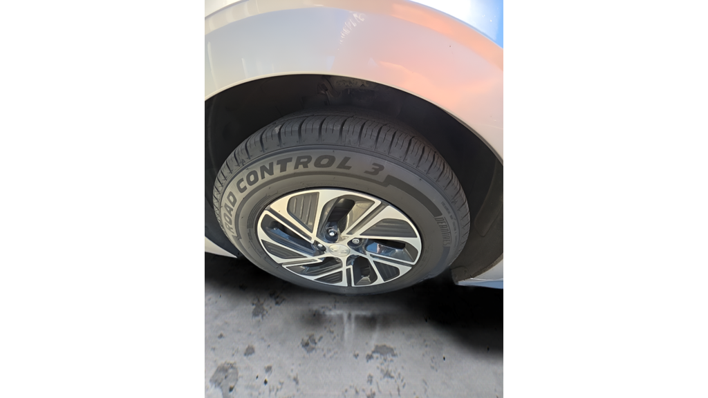 Used 2021 Shimmering Silver Hyundai Blue image 12