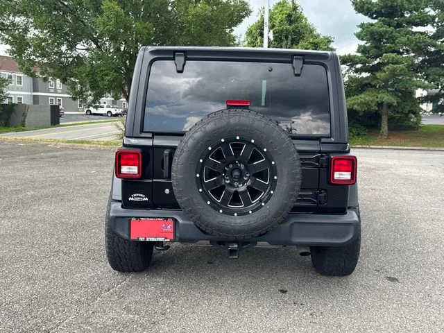 Used 2018 Black Jeep Sport S image 5