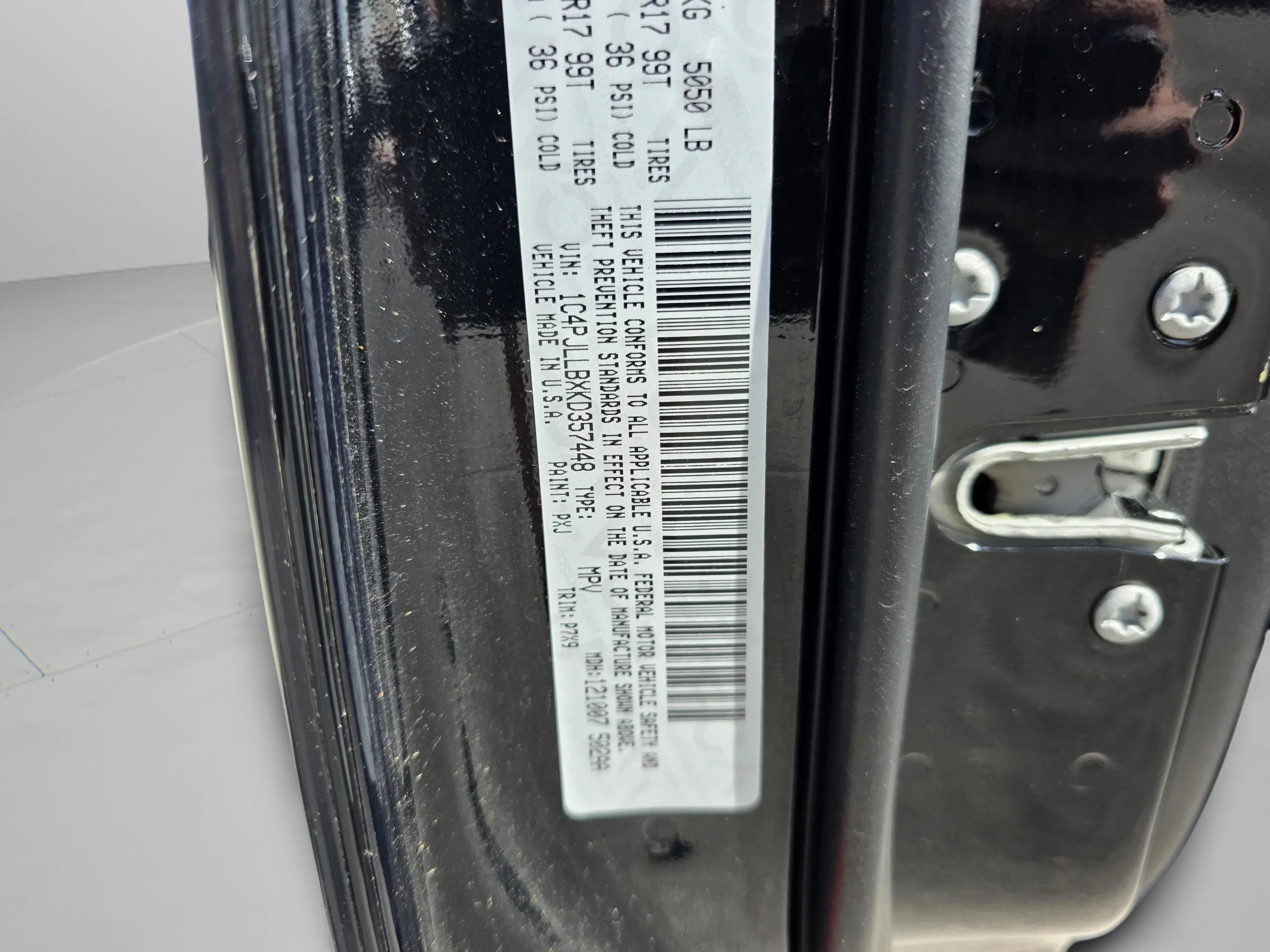 Used 2019 Diamond Black Crystal Pearlcoat Jeep Latitude Plus image 30